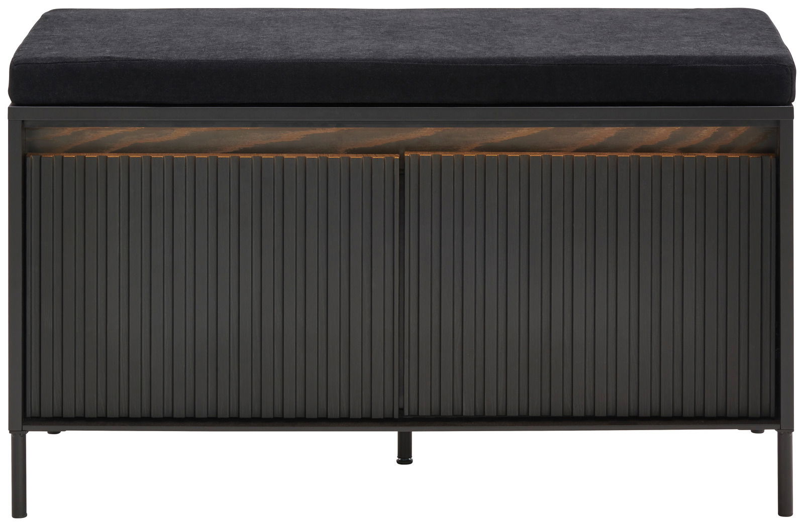 Frontale Ansicht einer modernen Garderobenbank mit schwarzem Polster und gerillter Front.