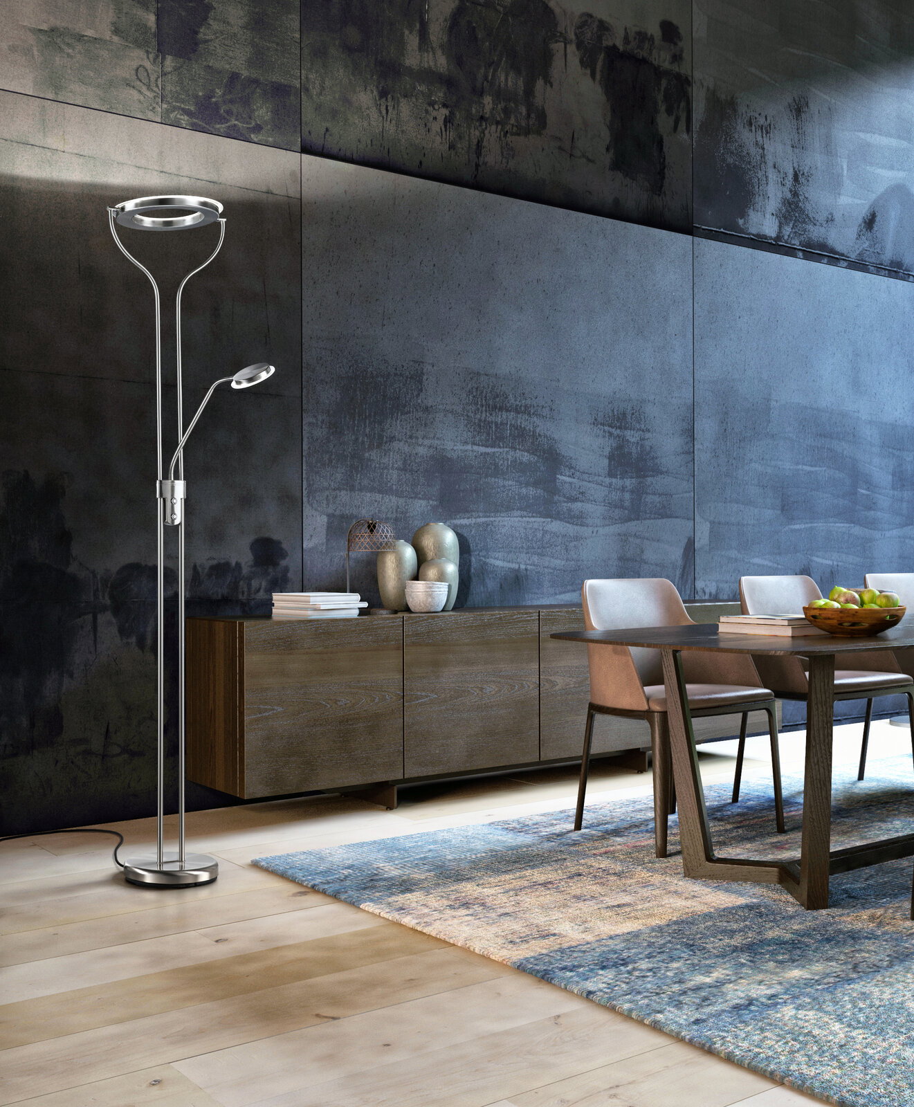 Moderne Stehleuchte Davos in einem stilvollen Wohnzimmer, seitliche Perspektive