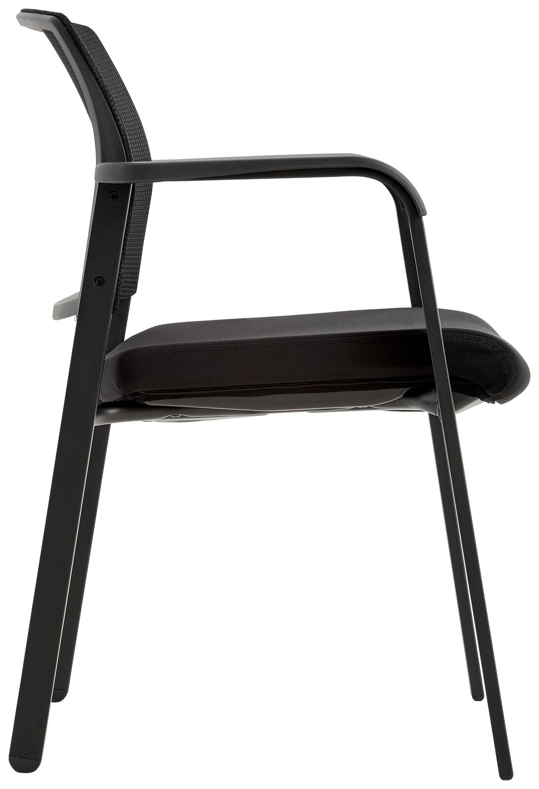 Seitenansicht eines schwarzen Besucherstuhls mit Armlehnen und Netzrückenlehne