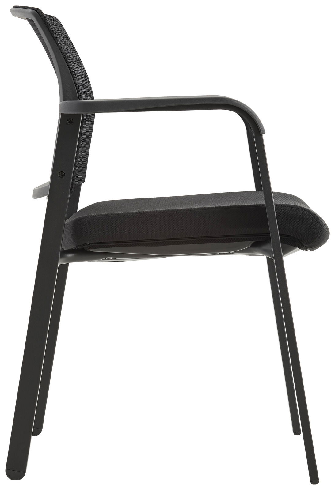 Seitenansicht eines schwarzen Besucherstuhls mit Armlehnen und Netzrückenlehne