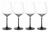 Vier Weißweinkelche mit transparentem Glas und schwarzem Stiel, frontal abgebildet.
