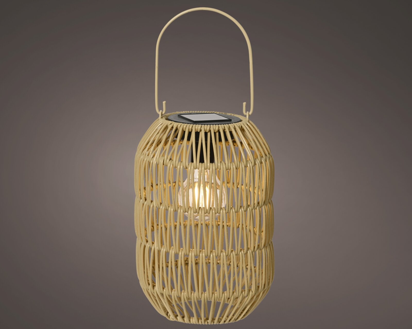 Solar Laterne aus Eisen mit Rattan-Optik, seitliche Perspektive