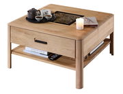 Moderner Couchtisch aus Holz mit integriertem Glasfach, dekoriert mit Teeservice und Kerze, seitliche Perspektive.