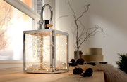 Edelstahl Laterne mit Micro LED Beleuchtung auf einem Tisch, seitliche Perspektive