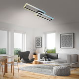 Moderne LED Deckenleuchte in Schwarz, rechteckiges Design, an der Decke eines stilvollen Wohnzimmers montiert, seitliche Perspektive.