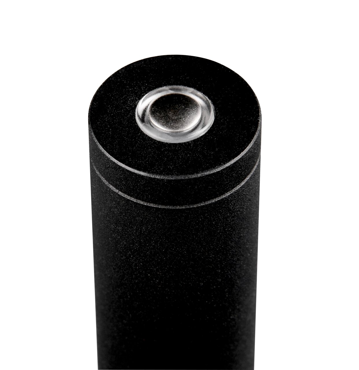 Nahaufnahme der Oberseite einer schwarzen Stehleuchte mit einem runden, transparenten Knopf.