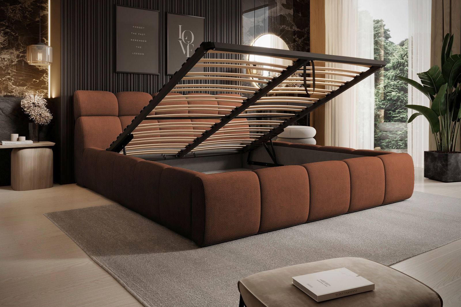 Polsterbettgestell in einem modernen Schlafzimmer, seitliche Perspektive, mit hochgeklapptem Lattenrost und Stauraum darunter.