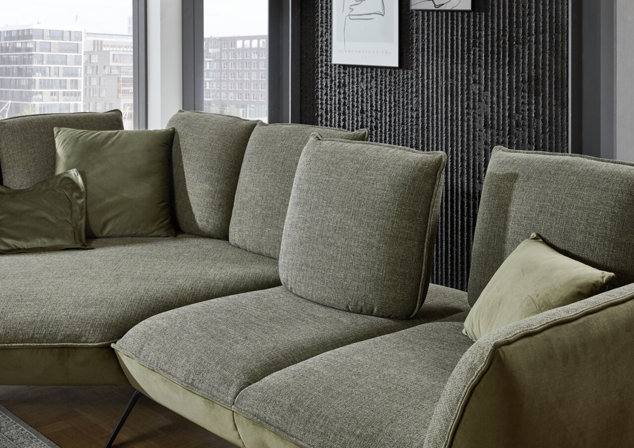 Moderano Longchair-combinatie ALPHA Groene longchair-set in een moderne woonkamer, zijaanzicht