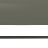 Nahaufnahme einer Sonnenliege von oben, die eine strukturierte Oberfläche zeigt.