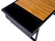 Lounge-Tisch mit Holzplatte und integriertem schwarzen Fach, Perspektive von oben