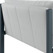 Rückansicht eines Lounge-Sofas mit linkem Armteil, grauer Stoffbezug und dunkelgrauem Metallrahmen.