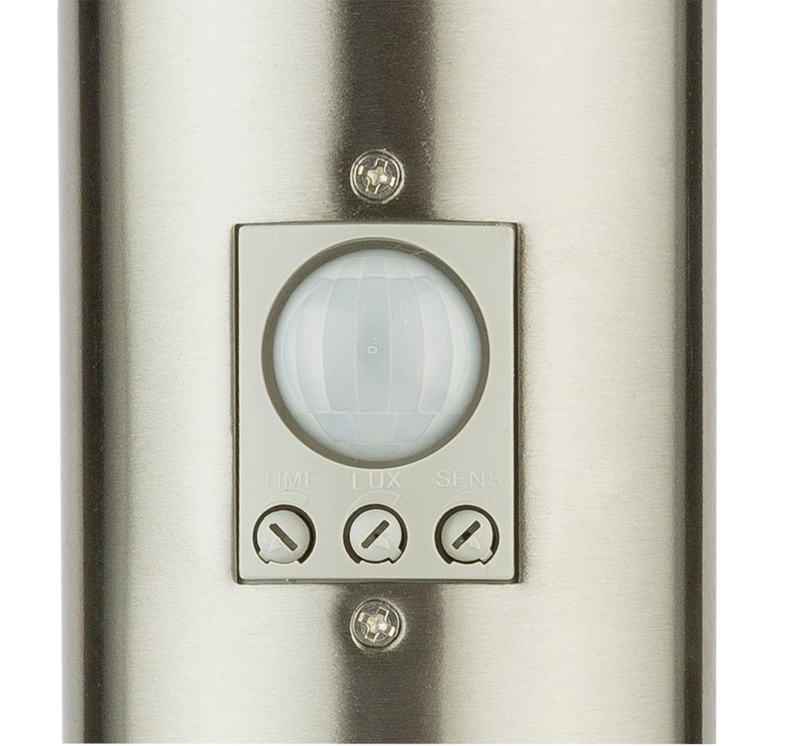 Nahaufnahme einer Außenleuchte mit Bewegungssensor und Einstellknöpfen für Zeit, Lux und Empfindlichkeit.
