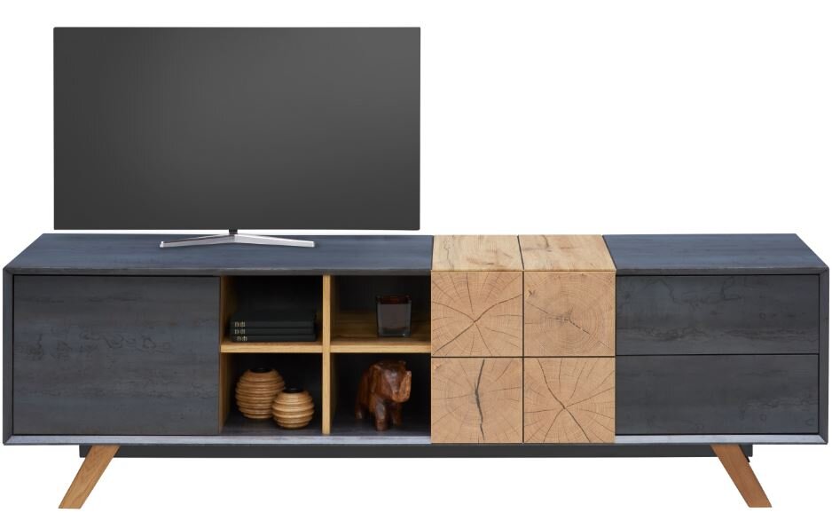 Frontansicht eines modernen TV-Lowboards mit dunkler Oberfläche, offenen Regalfächern und dekorativen Holzelementen.