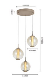 Vooraanzicht van een moderne 3-lichts hanglamp met transparante glazen bollen en warm licht, inclusief maatvoering: Ø 440 mm en 1500 mm hoog.