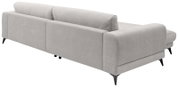Modernes hellgraues Stoff-Ecksofa mit Recamiere/Longchair und schwarzen Metallfüßen, Ansicht schräg von hinten rechts.
