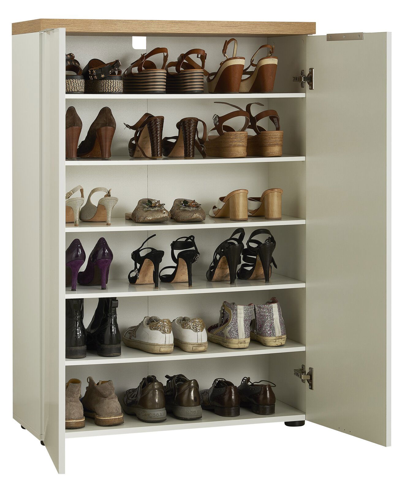 Schuhschrank mit offenen Türen, gefüllt mit verschiedenen Schuhen, aus frontaler Perspektive