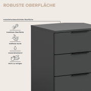 Schwarze Kommode mit drei Schubladen und melaminharzbeschichteter, robuster Oberfläche; Ansicht schräg von vorne oben (3/4-Perspektive) mit Hinweis auf kratzfest, stoßfest, wasserabweisend und leicht zu reinigen.