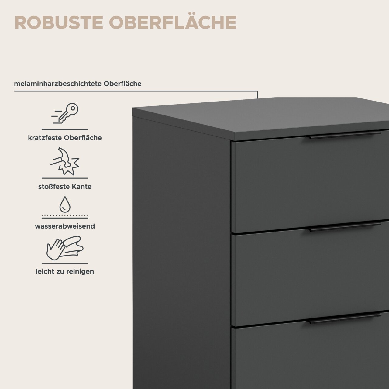 Schwarze Kommode mit drei Schubladen und melaminharzbeschichteter, robuster Oberfläche; Ansicht schräg von vorne oben (3/4-Perspektive) mit Hinweis auf kratzfest, stoßfest, wasserabweisend und leicht zu reinigen.
