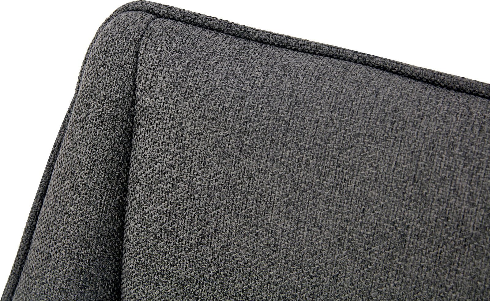 Nahaufnahme eines dunkelgrauen, strukturierten Polsterkissens mit Kedernaht, schräg von oben fotografiert.