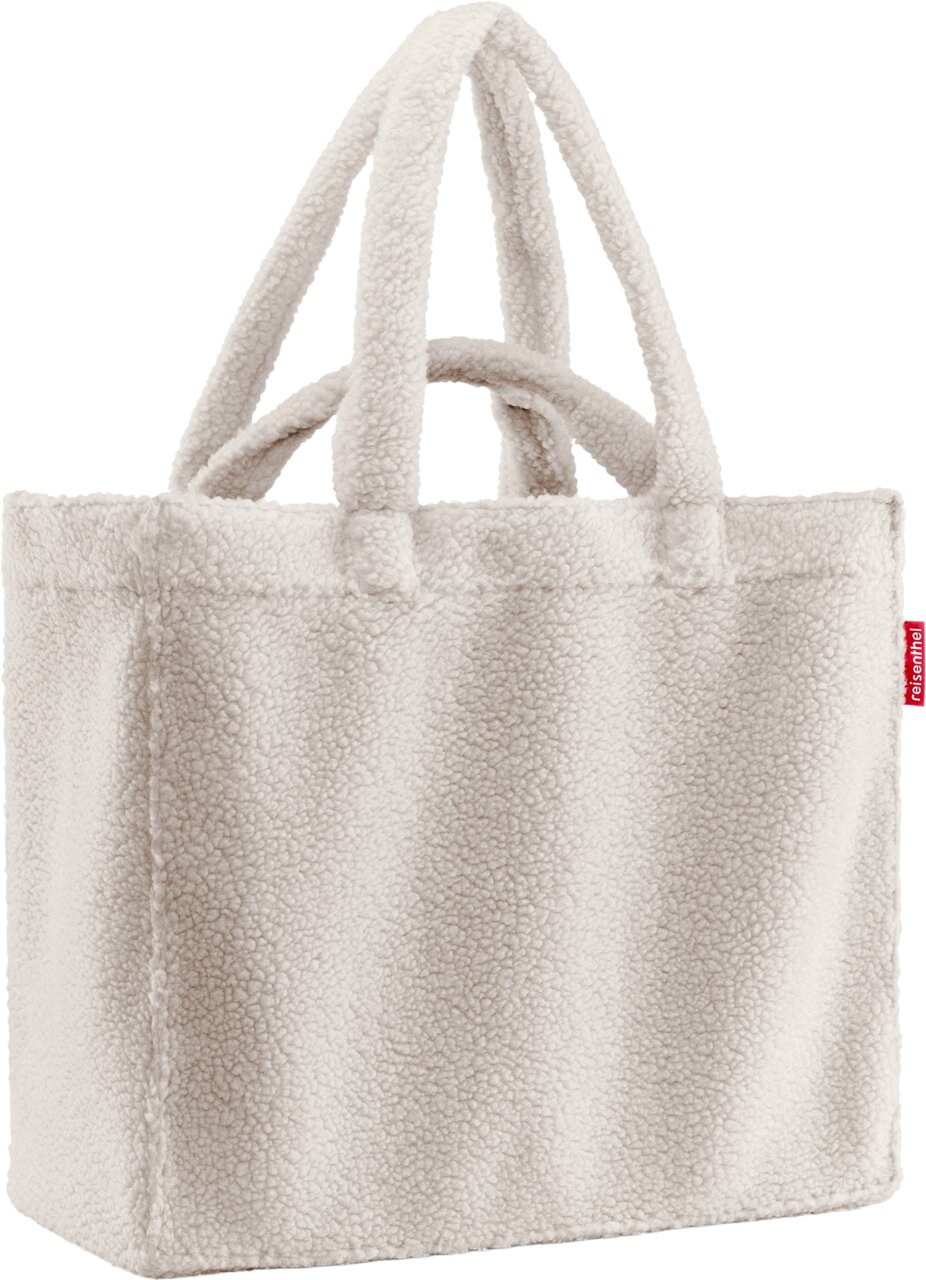 Weißer Shopper aus weichem, flauschigem Material mit zwei Henkeln, seitliche Perspektive