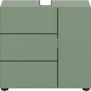 Salbeigrünes Sideboard/Schrankmöbel mit glatten Fronten und sichtbaren Fugen, Produktansicht von vorne