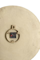 Rückansicht einer Uhr mit Quarzwerk und Aufhängung.