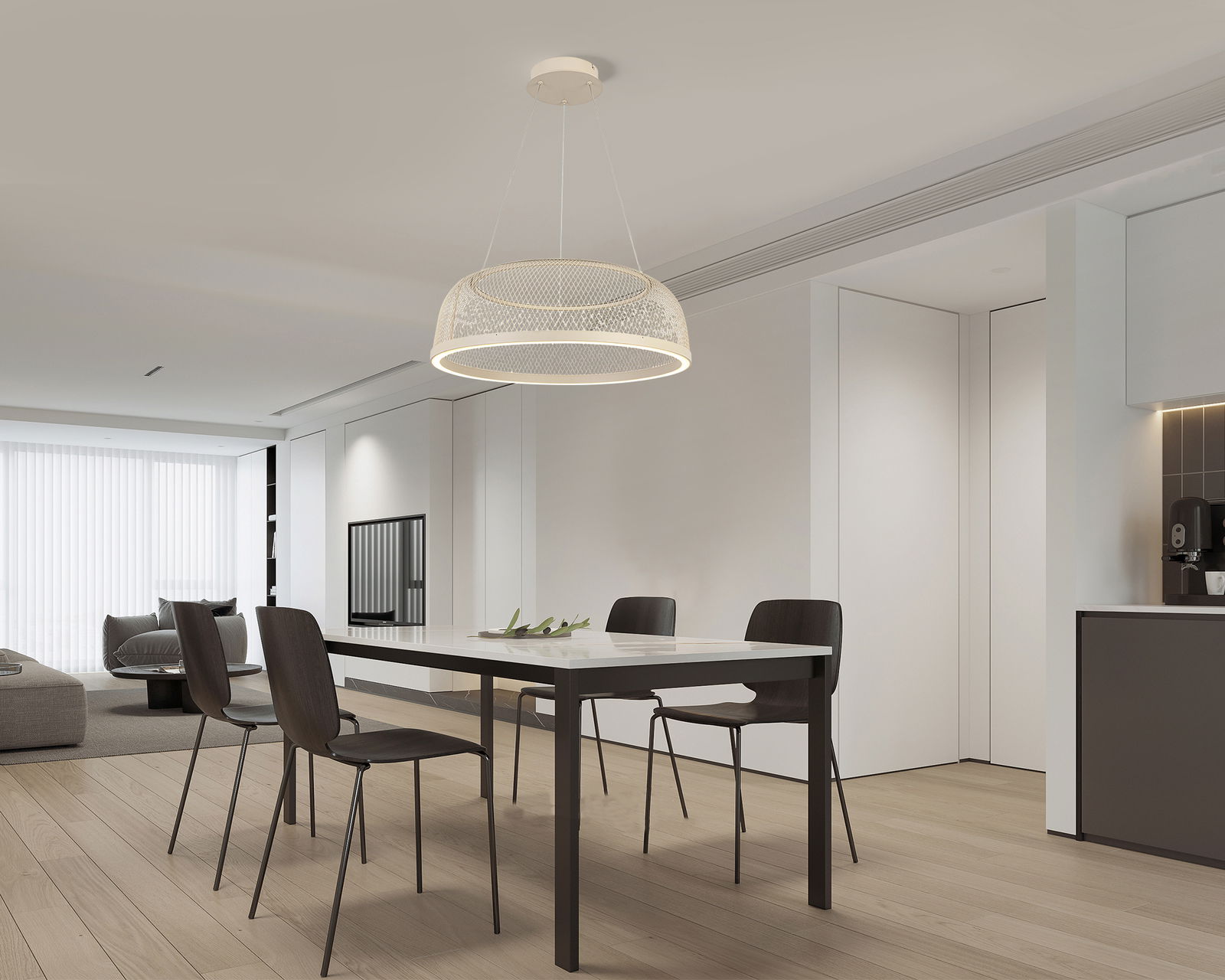 Moderne LED-Hängeleuchte über einem Esstisch in einem stilvollen, hellen Raum, seitliche Perspektive