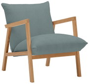 Moderne fauteuil met lichtblauwe bekleding en houten frame, zijaanzicht