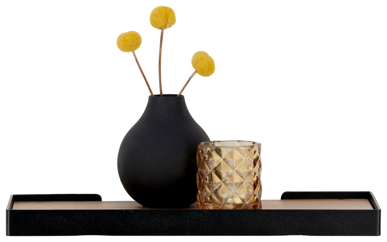 Vooraanzicht van een XORA-wandplank RICKY met een zwarte vaas, een geel bloemstuk en een amberkleurig glas.