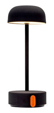 Moderne Tischlampe in Anthrazit mit rundem Schirm und orangefarbenem Akzent, seitliche Perspektive