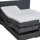 Boxspringbett mit verstellbarer Matratze, seitliche Perspektive