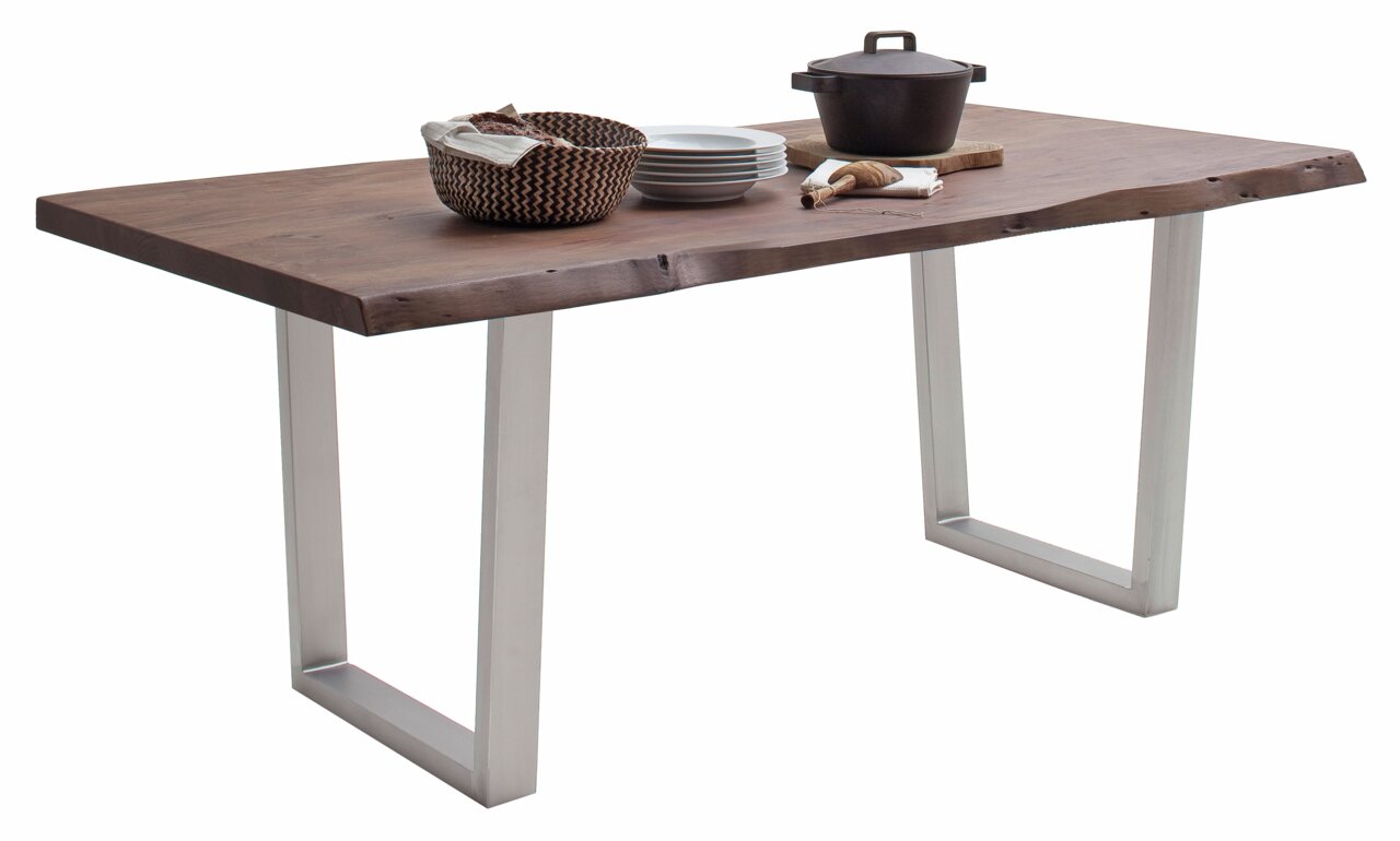 Moderne eettafel met een blad van natuurlijk hout en metalen poten, zijaanzicht