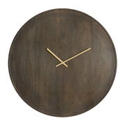 Minimalistische Wanduhr aus Holz mit goldenen Zeigern, Frontalansicht