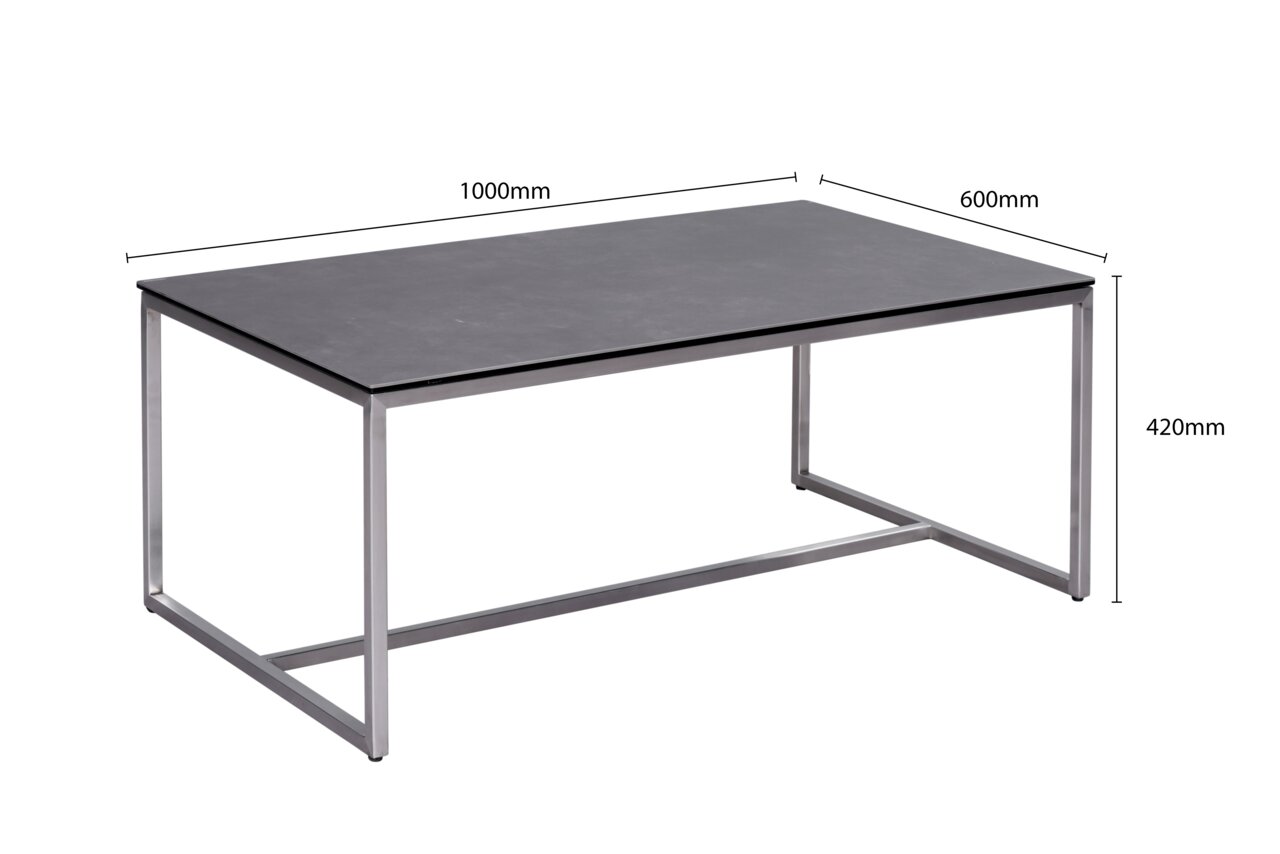Moderner Couchtisch mit schwarzer Tischplatte und silbernem Metallgestell, seitliche Perspektive.