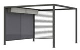 Moderner Sichtschutz Ranotex aus Metall mit Lamellen und Stoffelementen, seitliche Perspektive