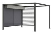 Moderner Sichtschutz Ranotex aus Metall mit Lamellen und Stoffelementen, seitliche Perspektive