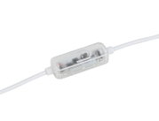 Transparenter Schnur-Zwischenschalter mit Druckknopf und weißem Kabel, aus schräger Draufsicht