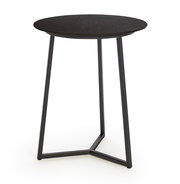 Moderner runder Beistelltisch mit schwarzer Tischplatte und schlanken Metallbeinen, seitliche Perspektive