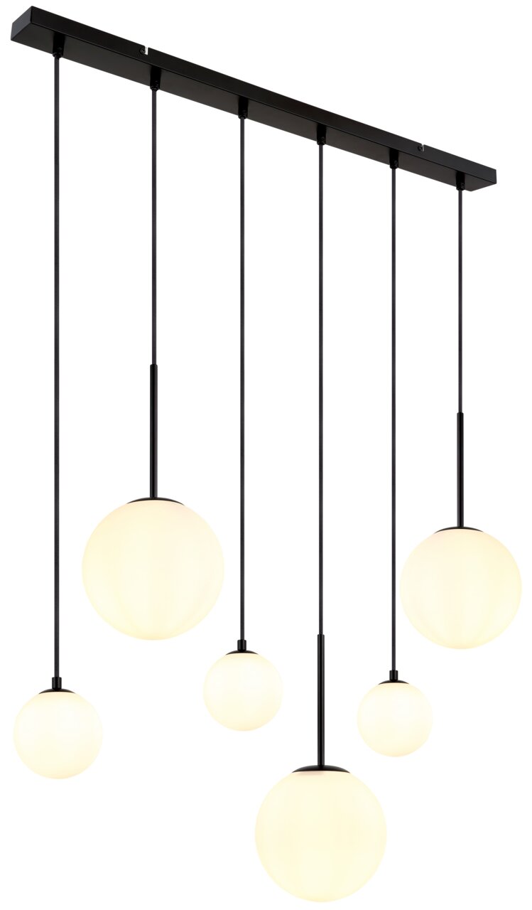 Moderne Hängeleuchte mit fünf kugelförmigen Lampenschirmen in verschiedenen Größen, aus der Perspektive von unten betrachtet.