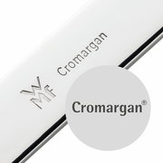 Nahaufnahme eines Besteckteils aus Cromargan Edelstahl mit WMF-Logo und Gravur.