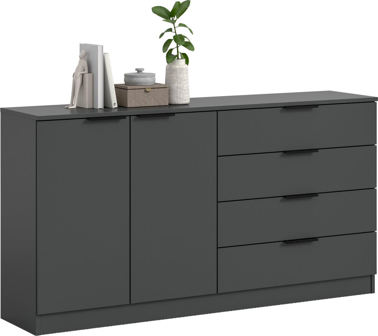 Anthrazitfarbene, moderne Kommode/Sideboard mit zwei Türen links und vier Schubladen rechts, flacher Deckplatte und schwarzen Griffleisten, dekoriert mit Büchern und Vase mit Pflanze Ansicht schräg von vorne (Frontansicht in leichter Perspektive).