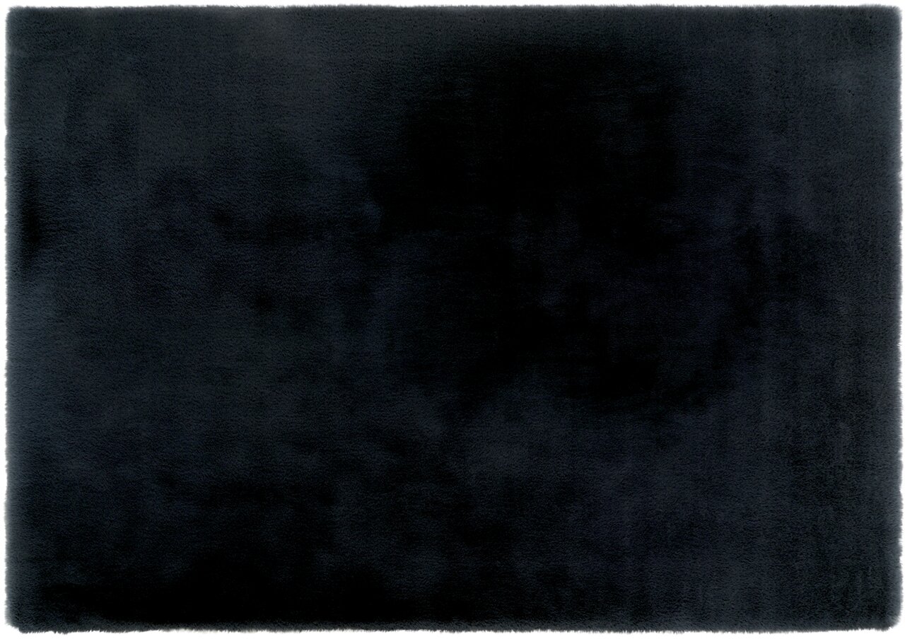 Schwarzer Fellteppich in rechteckiger Form, Draufsicht