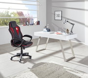 Gaming Stuhl in einem modernen Büro, seitliche Perspektive