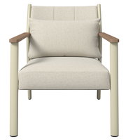 Frontansicht eines beigen Gartenstuhls mit Armlehnen aus Holz und einem Kissen.