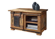 Rustikales TV-Board aus Holz mit Schiebetür und Regalfächern, seitliche Perspektive