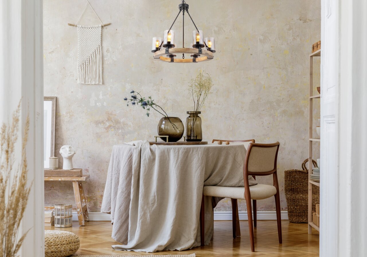 Globo Lighting Hängeleuchte LILA Hängeleuchte im industriellen Stil mit mehreren Glühbirnen, von unten betrachtet, über einem Esstisch in einem stilvoll eingerichteten Raum.