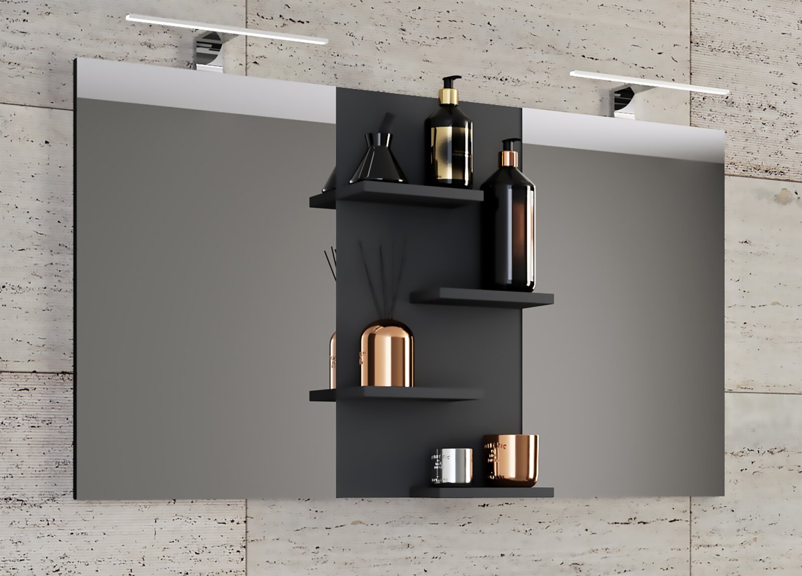 Frontale Ansicht eines modernen Bad-Spiegelschranks mit zwei großen Spiegeln, mittigem mattschwarzem Regalbereich mit Ablagen und zwei LED-Aufsatzleuchten, dekoriert mit Flaschen und Accessoires.