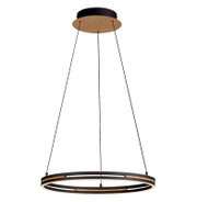 Moderne runde LED-Pendelleuchte mit schwarzem Metallring und Holzdetails, an Seilen abgehängt, Ansicht leicht von unten vor grauem Hintergrund
