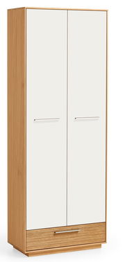 Moderner Dielenschrank aus der Serie LOVENO von VOSS in Holzoptik mit weißen Türen, frontal abgebildet.