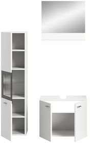 Badezimmerkombination bestehend aus einem hohen weißen Schrank mit Glastür, einem weißen Waschtischunterschrank mit zwei Türen und einem rechteckigen Spiegel. Frontalansicht.